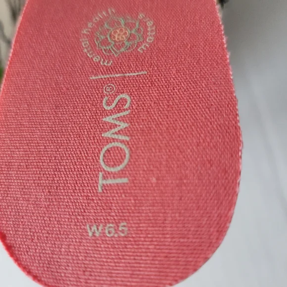 TOMS Ortholite Slip-On Graphic and Colorful Womens Canvas Shoes, Size 6.5 - Picture 9 of 12